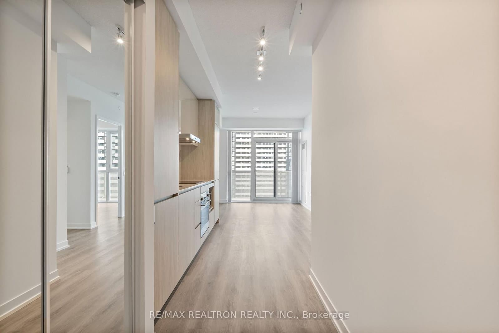 28 Interchange Way, Unit 2616 - Image 4