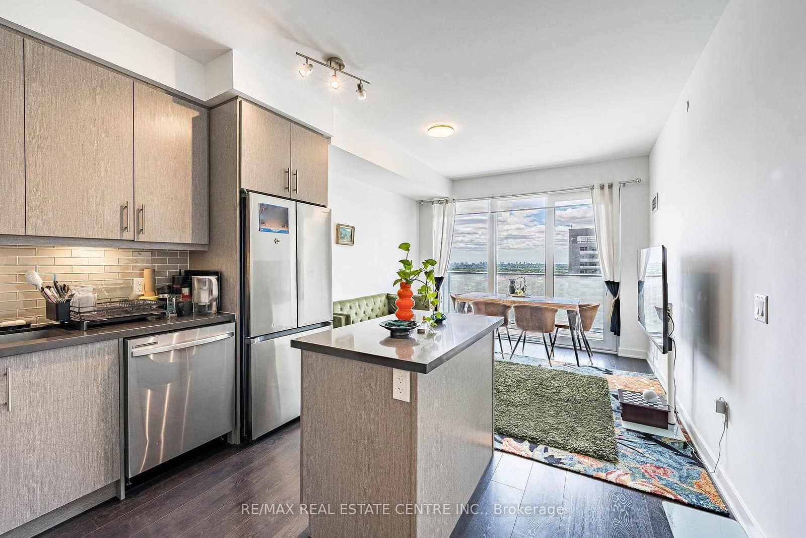 105 Oneida Crescent, Unit 1909 - Image 4