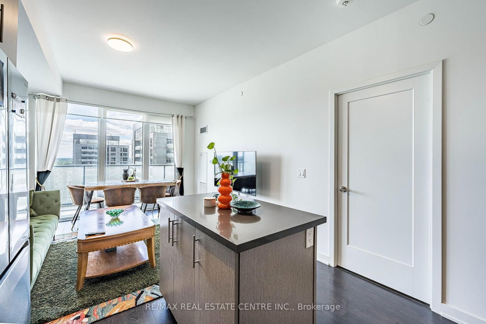 105 Oneida Crescent, Unit 1909 - Image 5