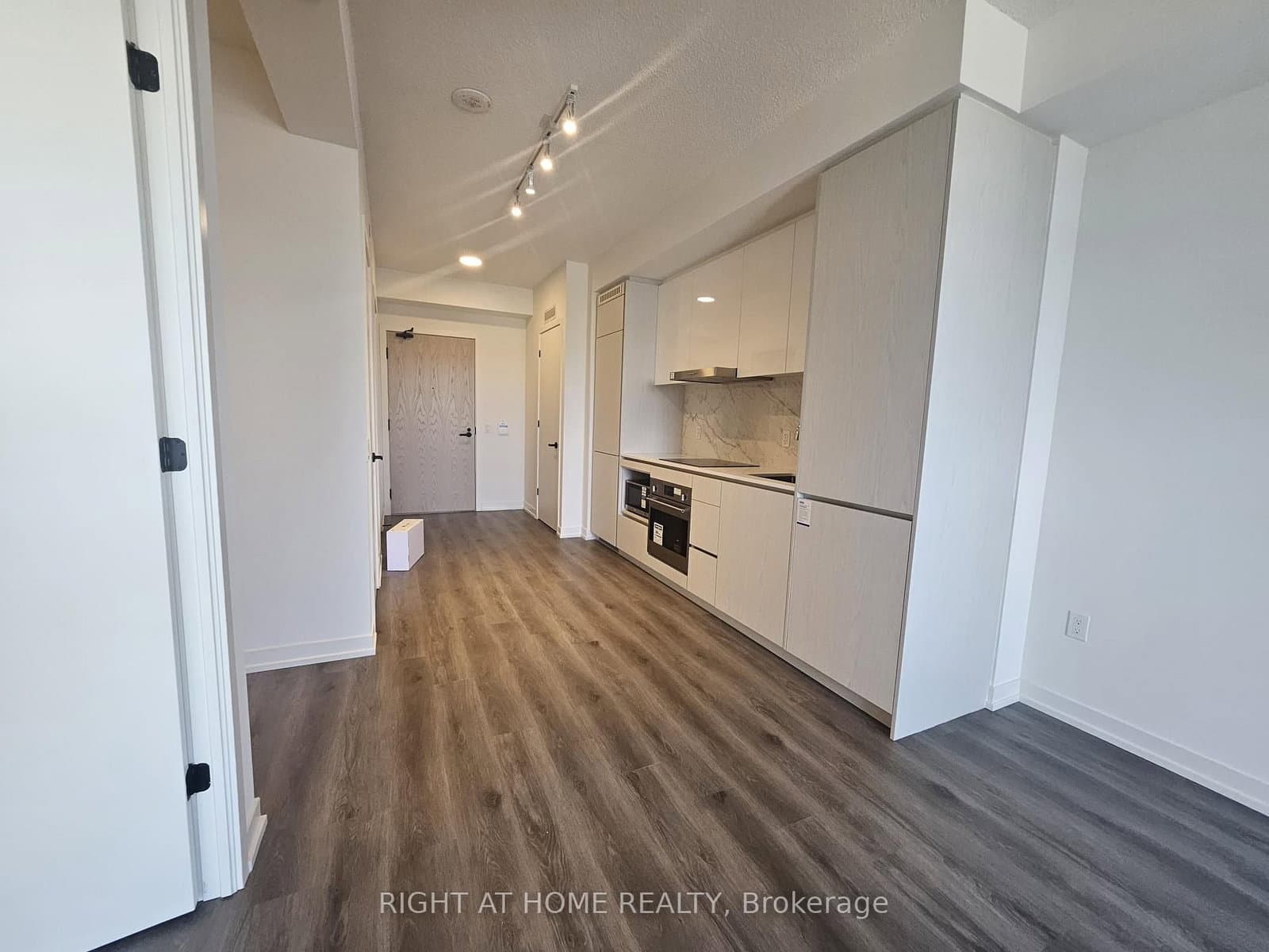 28 Interchange Way, Unit 316 - Image 5