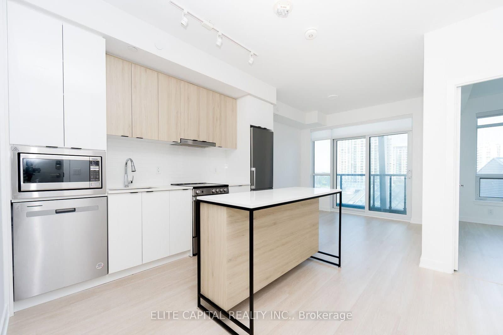 50 Upper Mall Way, Unit 428 - Image 3