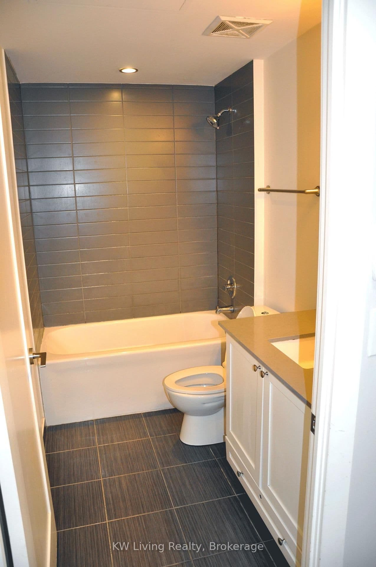 28 Prince Regent Street, Unit 305 - Image 2