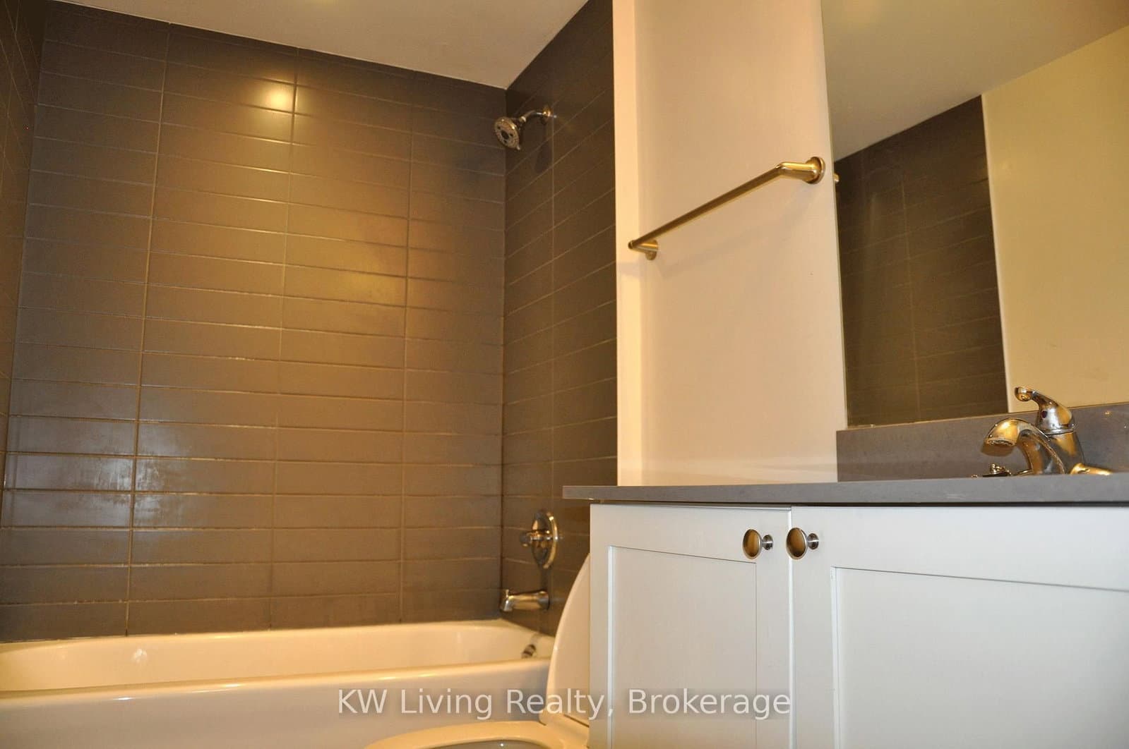 28 Prince Regent Street, Unit 305 - Image 3