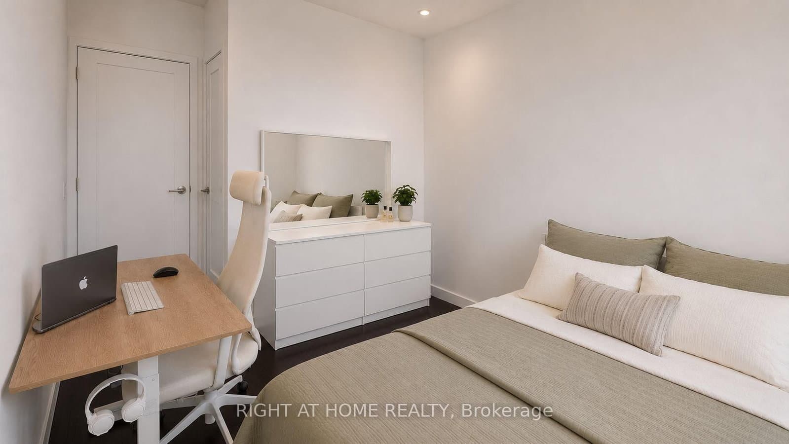 95 Oneida Crescent, Unit Ph12 - Image 5