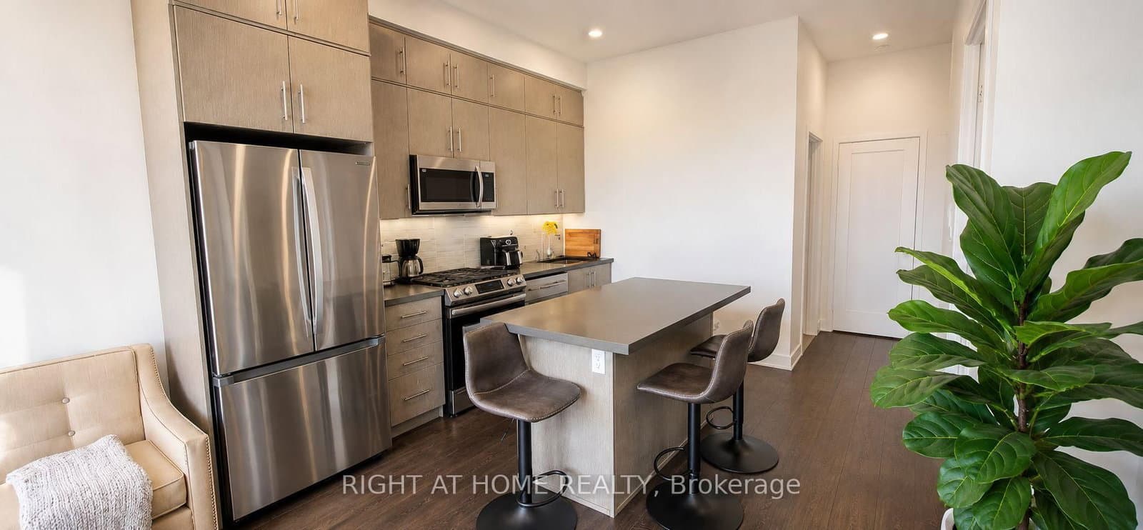 95 Oneida Crescent, Unit Ph12 - Image 6