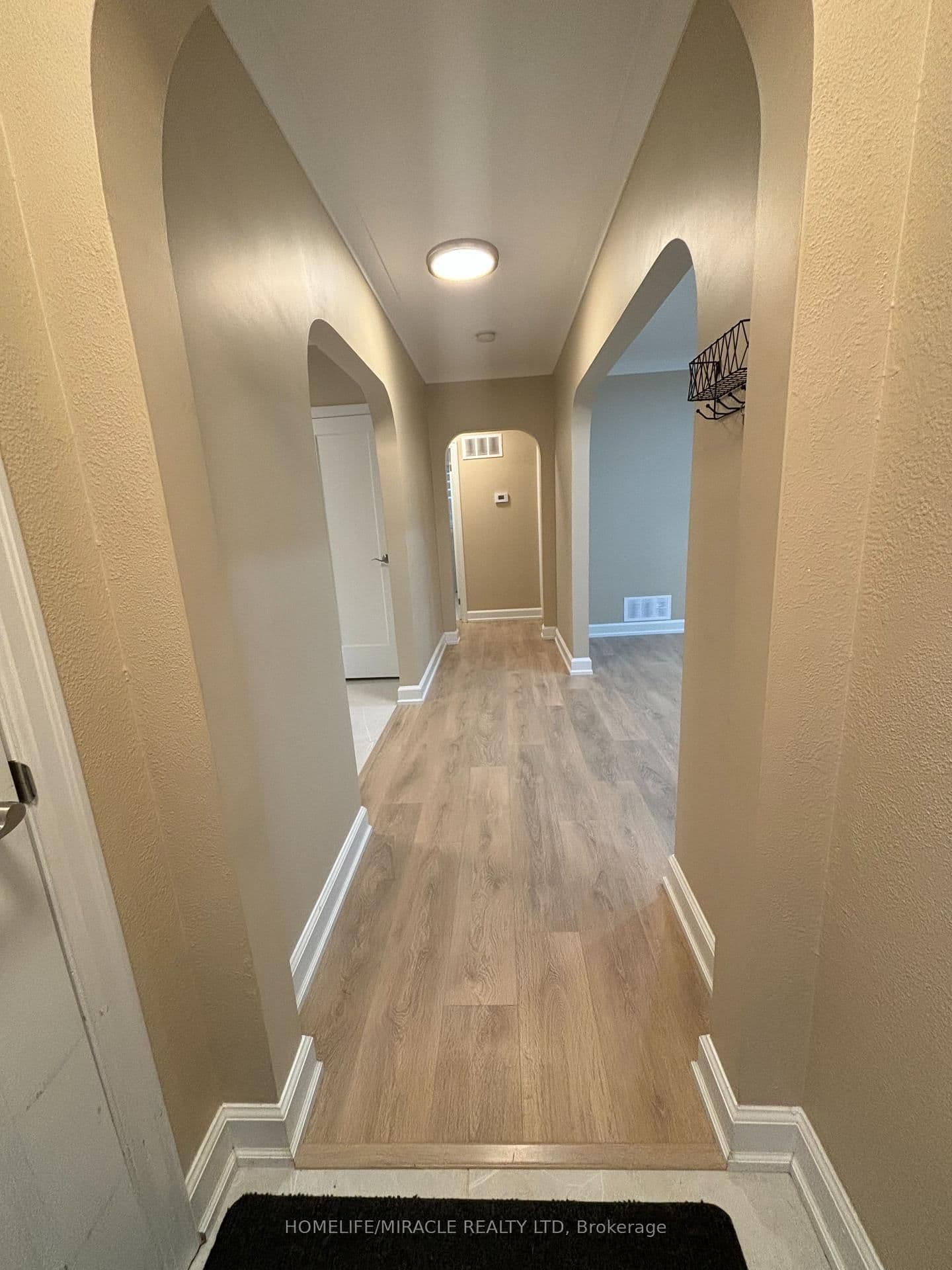 54 Hawman Avenue, Unit Upper floor suite - Image 2