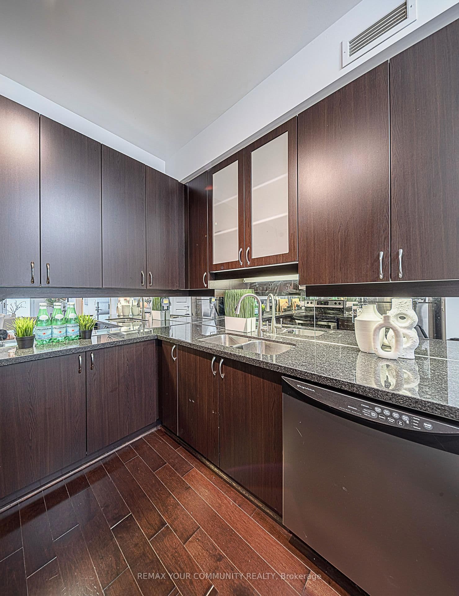 39 Upper Duke Crescent, Unit 102 - Image 5