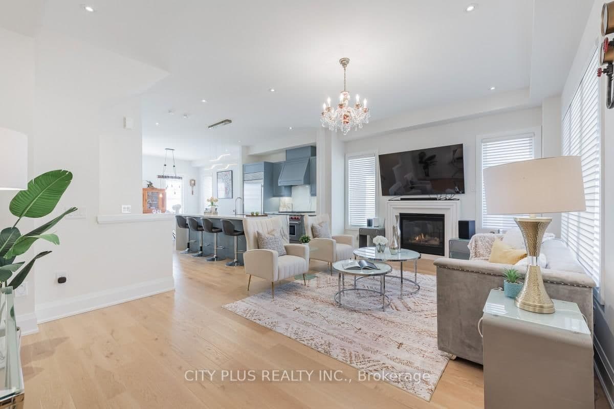 9398 Bayview Avenue - Image 3