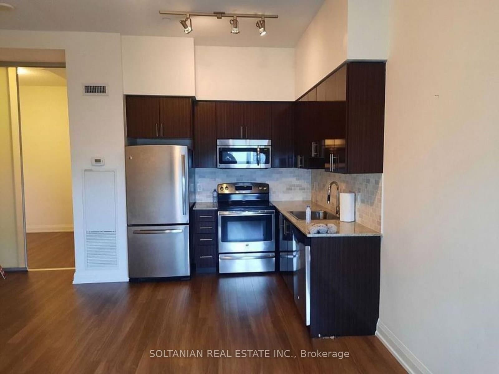 7161 Yonge Street, Unit 817 - Image 3