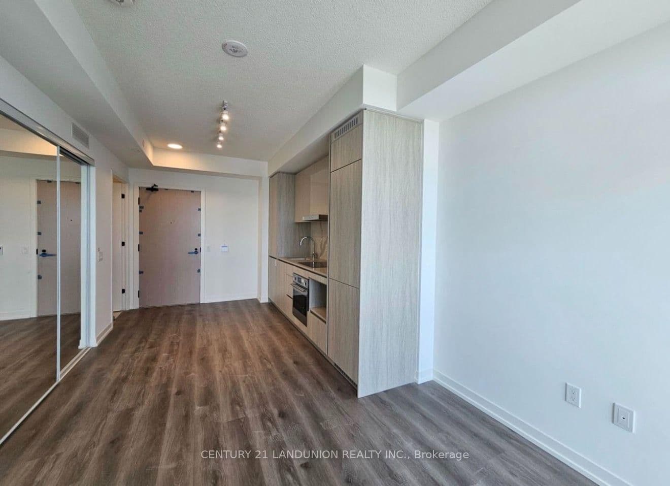 28 Interchange Way, Unit 3102 - Image 4