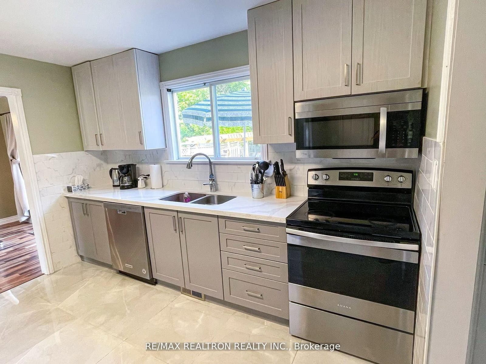 298 Glenwoods Avenue - Image 6