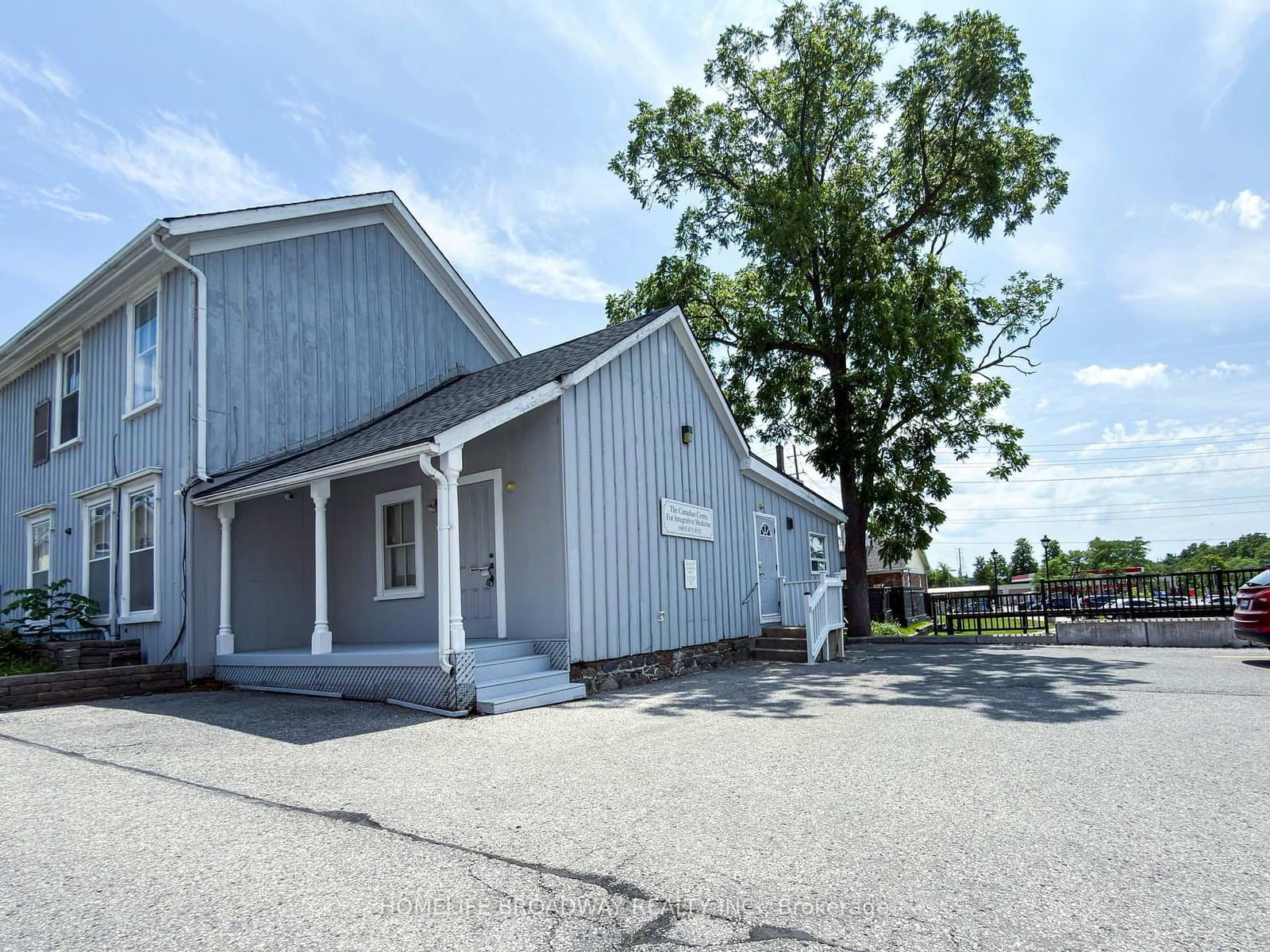 12 Main Street N - Image 6