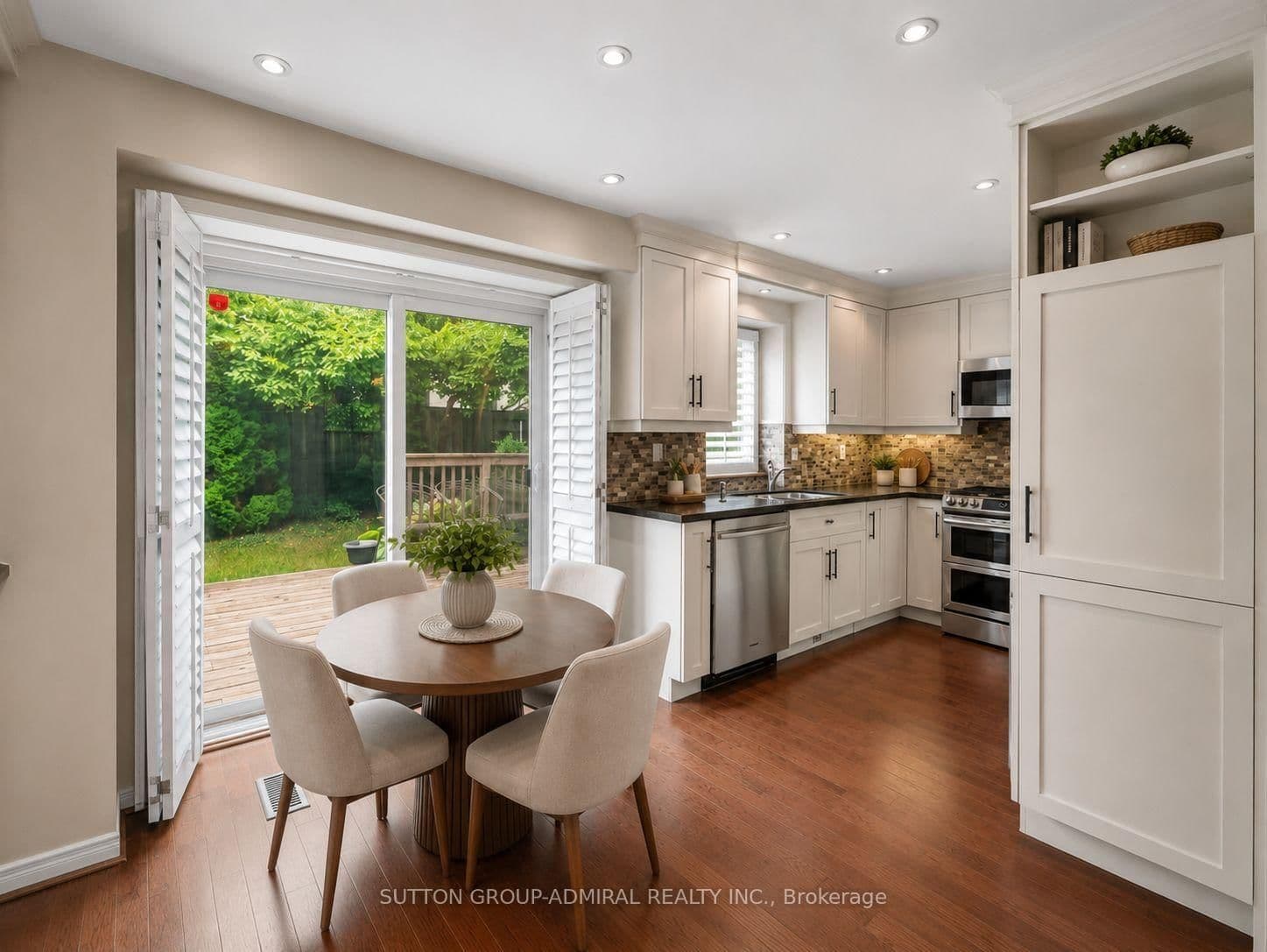 19 Jessica Gardens - Image 4