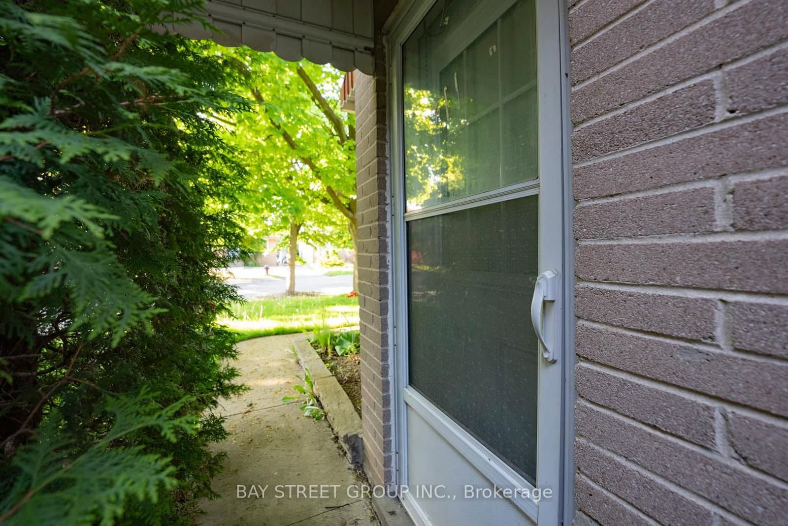 394 Centre Street E, Unit Lower - Image 2