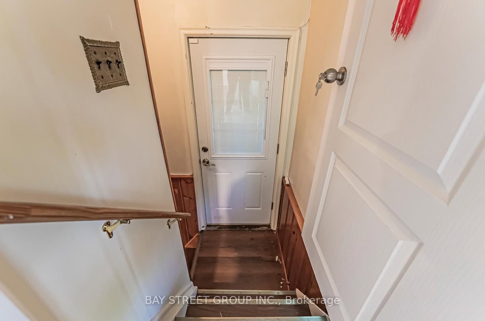 394 Centre Street E, Unit Lower - Image 4