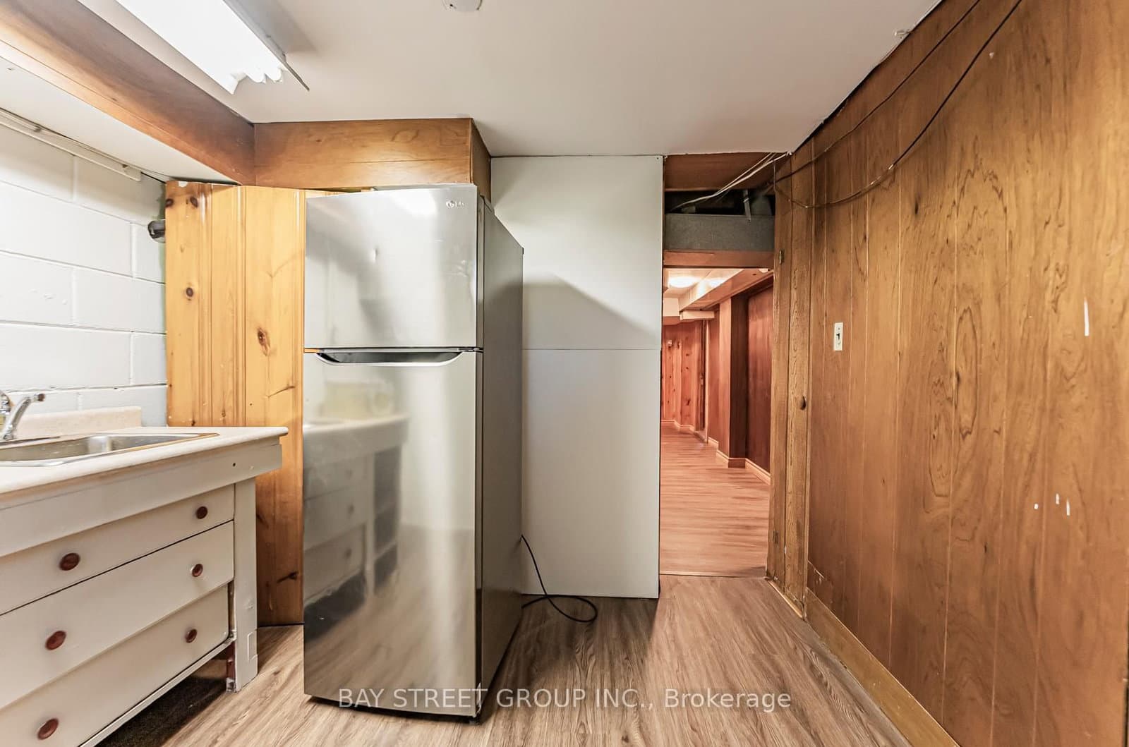 394 Centre Street E, Unit Lower - Image 5
