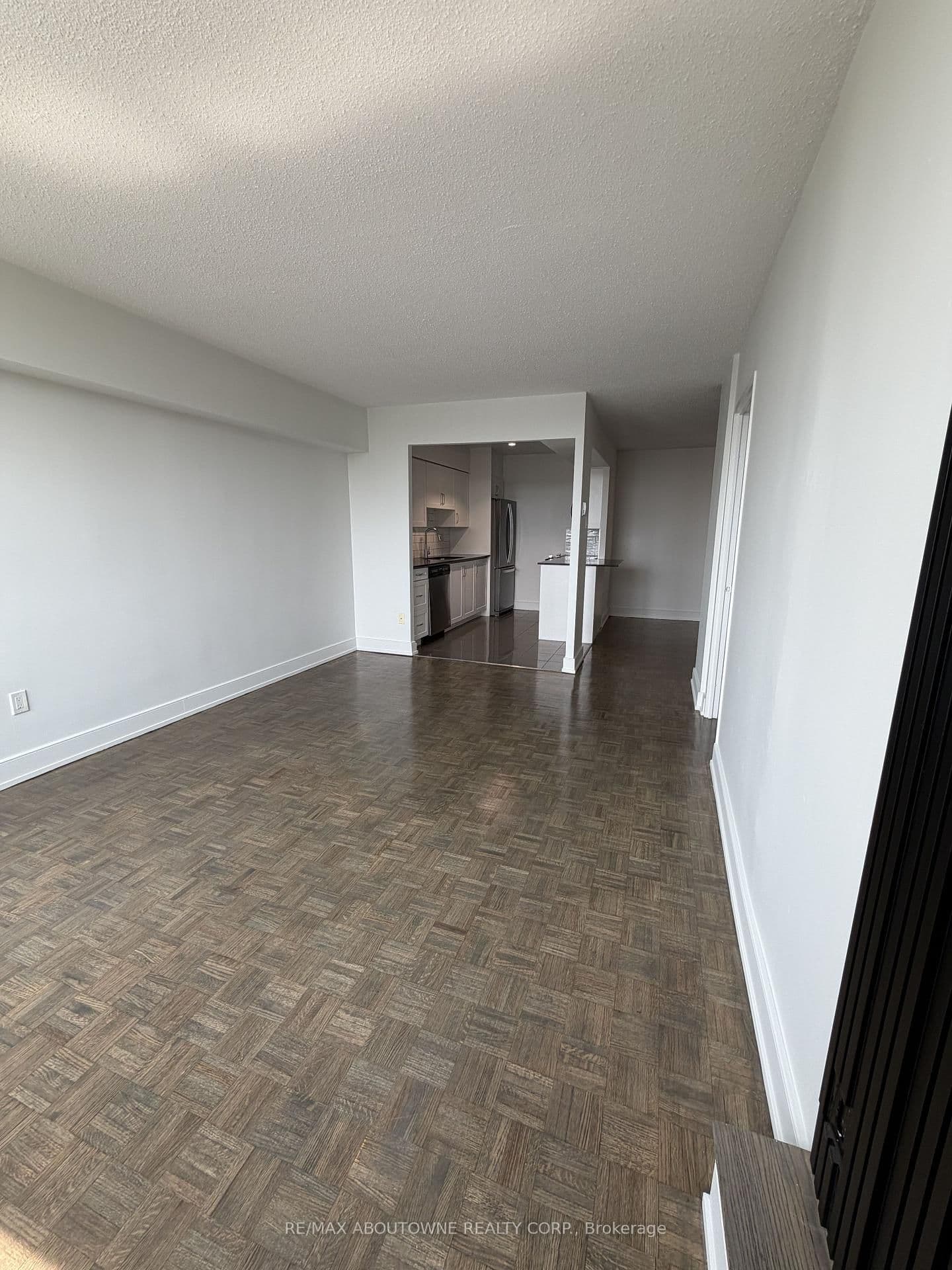 147 Wellington Street W, Unit 614 - Image 3