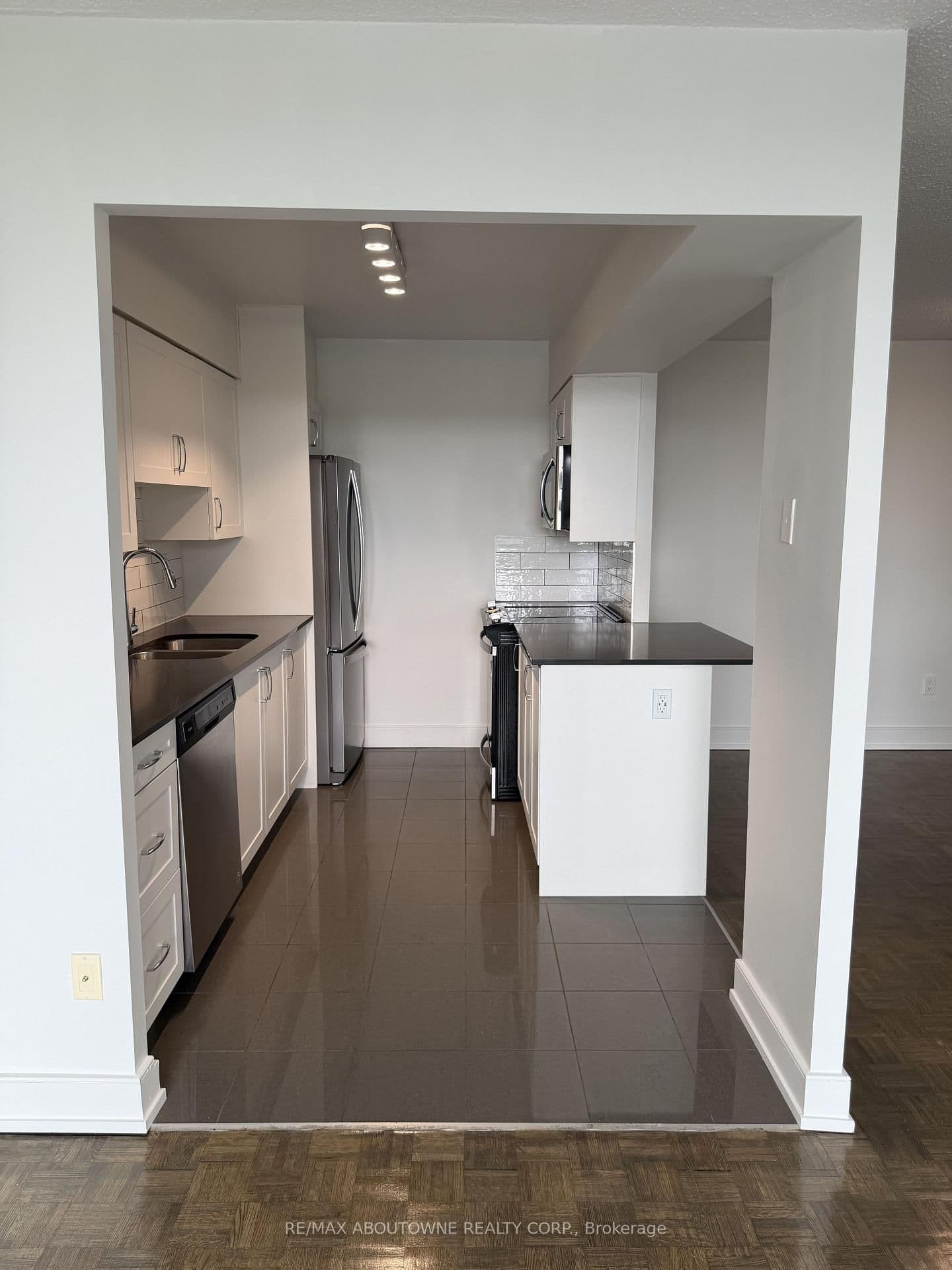 147 Wellington Street W, Unit 614 - Image 5