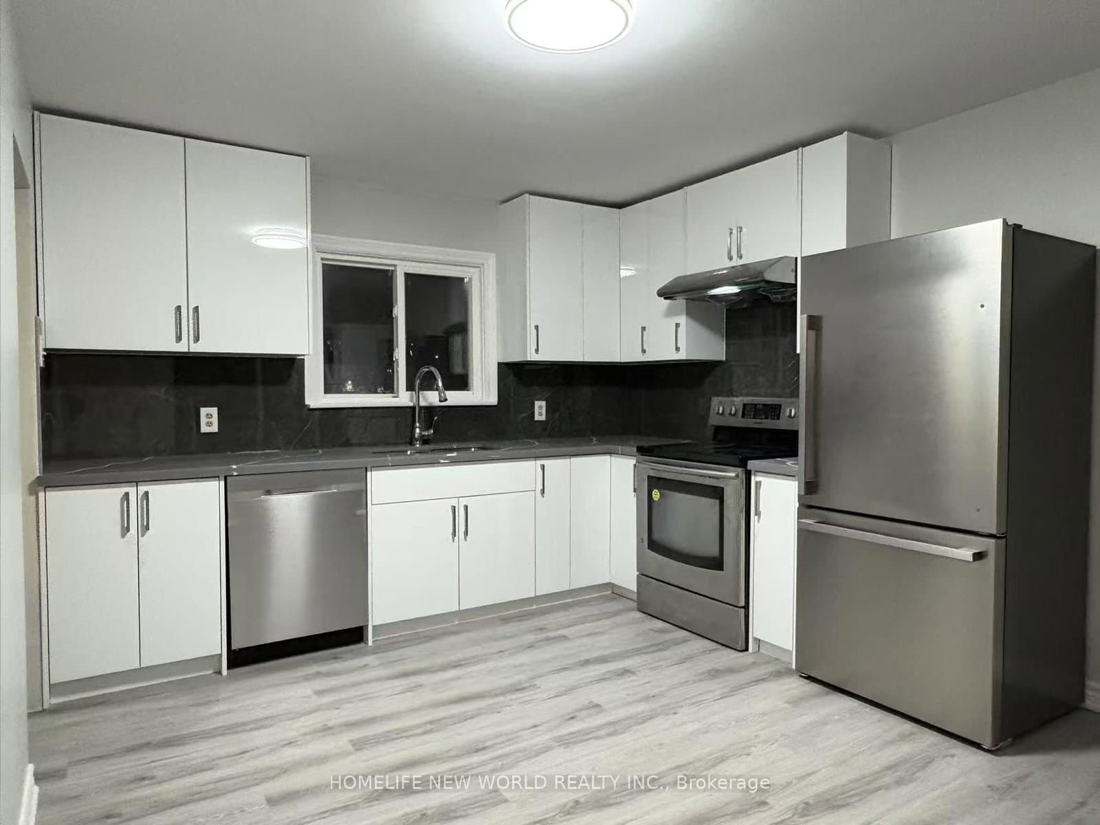 15395 Bayview Avenue - Image 4