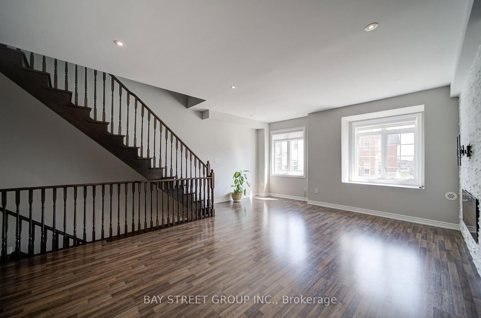 48 Roy Grove Way - Image 3