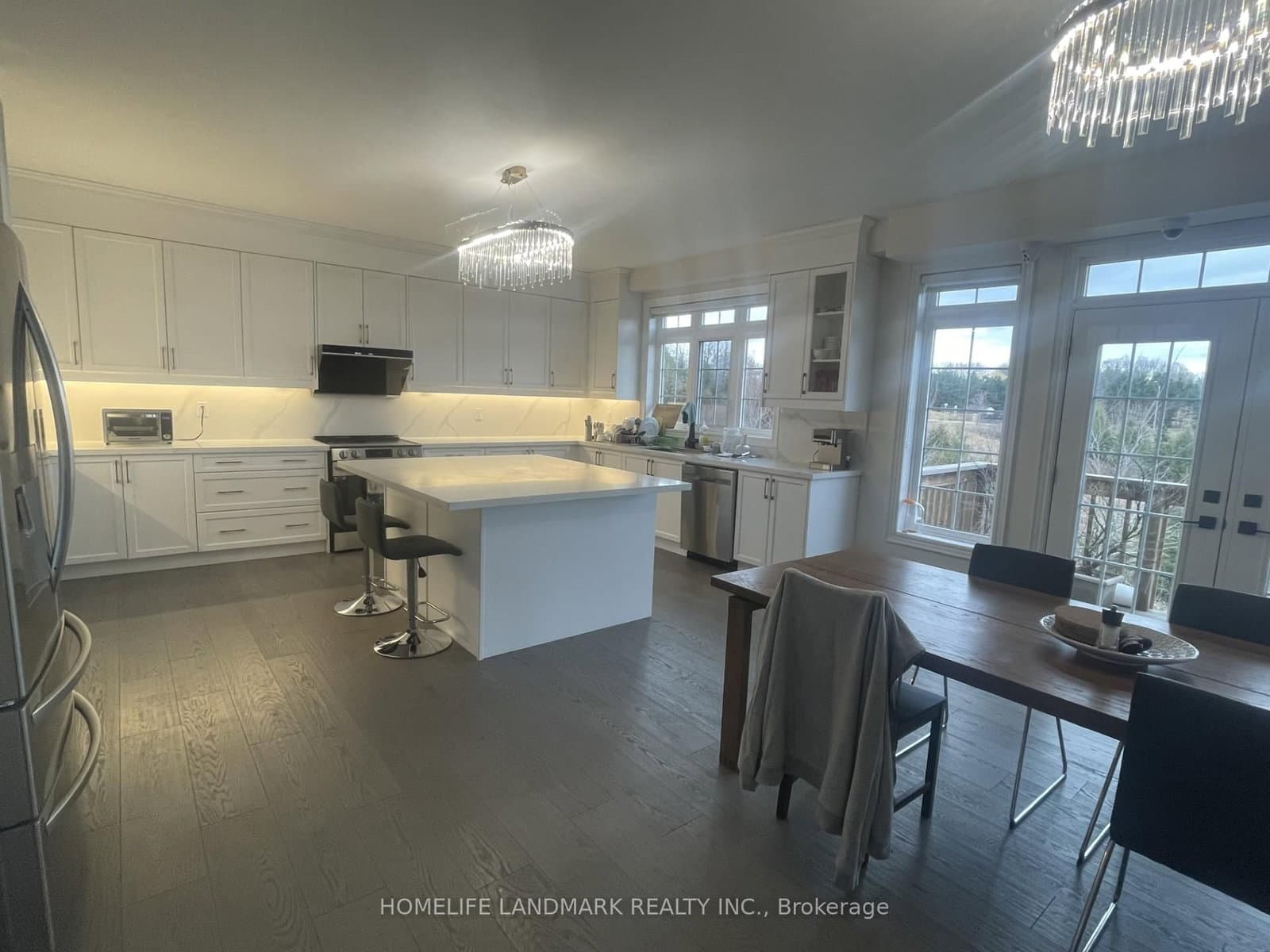 187 Stormont (Room ) Trail - Image 2