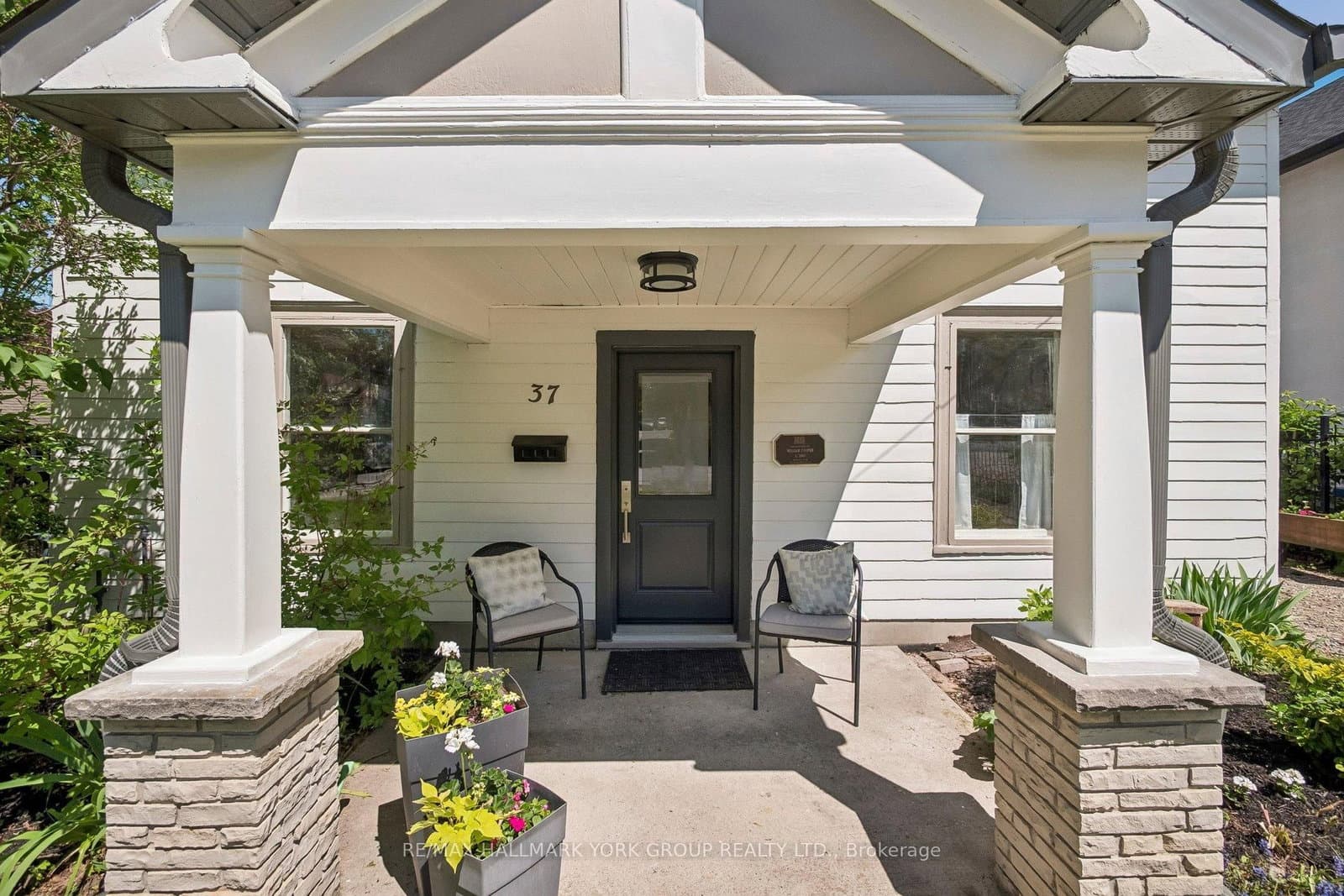 37 Arnold Crescent - Image 2