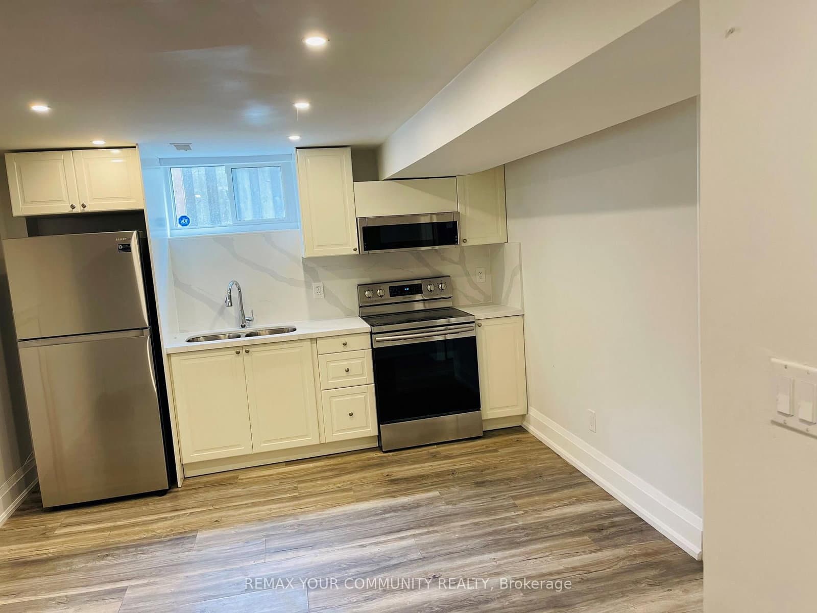 32 Kitimat Crescent - Image 2