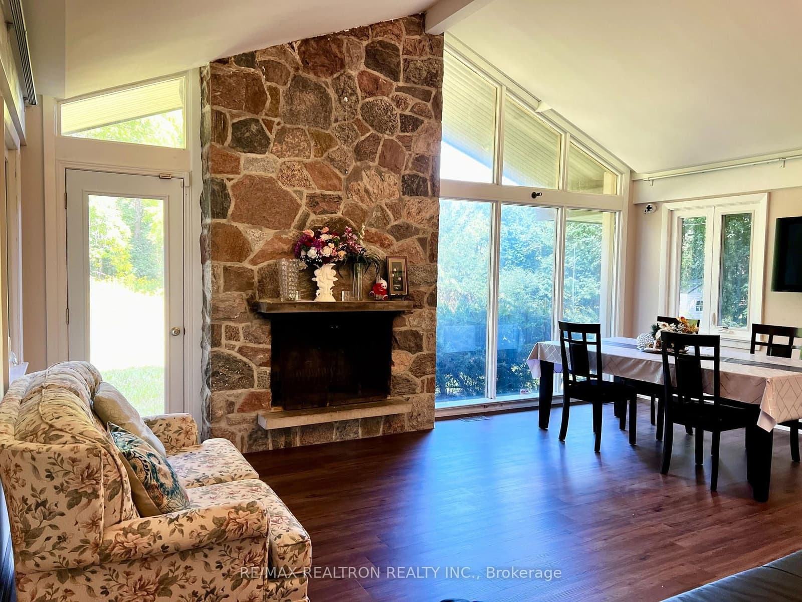 9563 Warden Avenue - Image 6