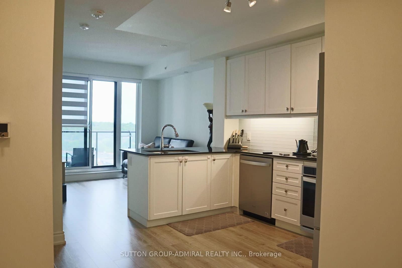 9618 Yonge Street, Unit 1008 - Image 6