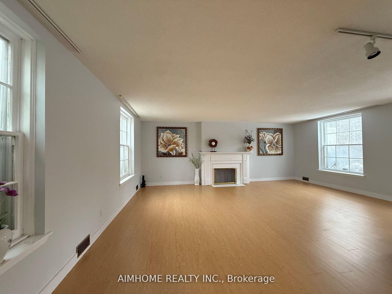 338 Steeles Avenue E - Image 4