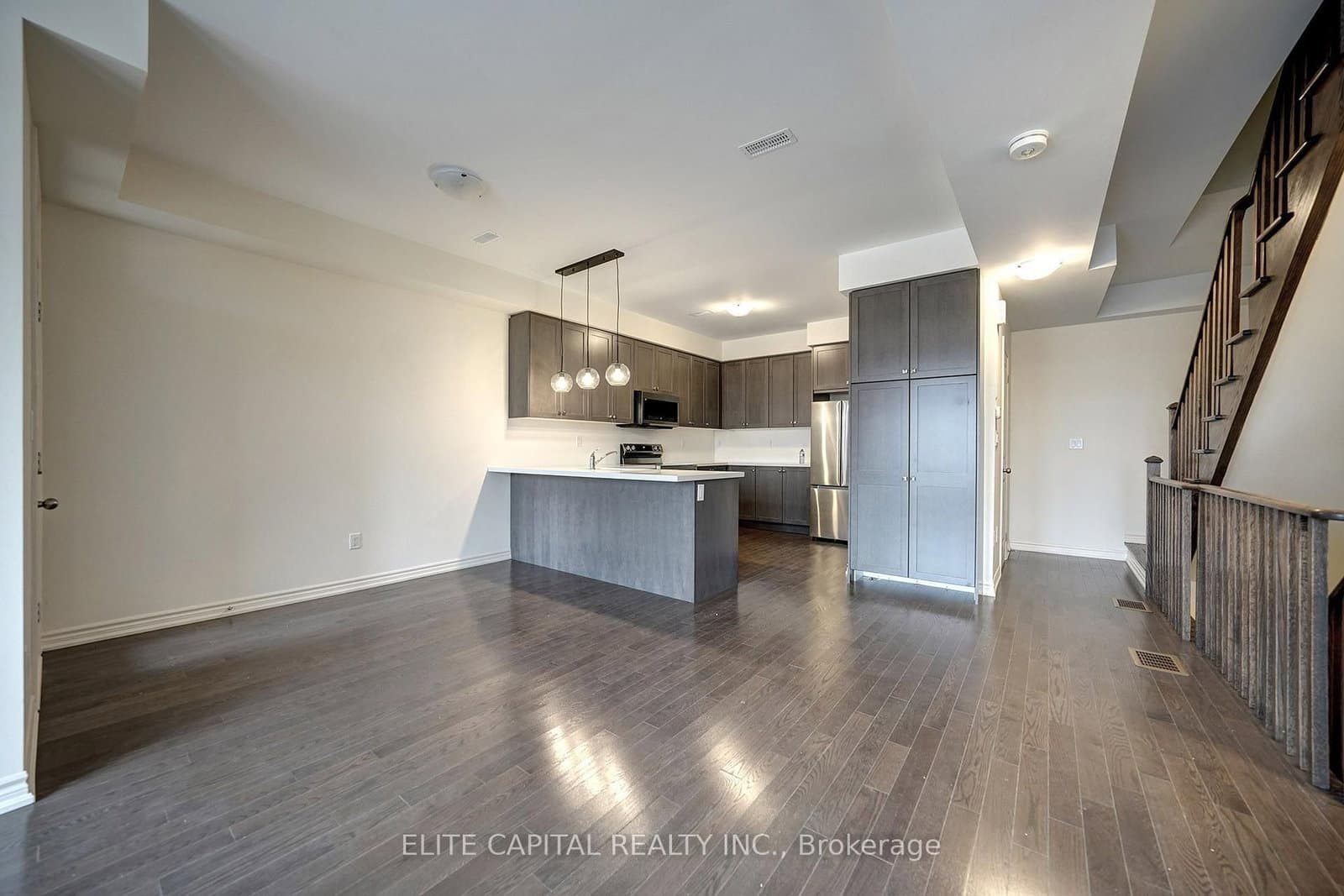 84 Holyrood Crescent - Image 2