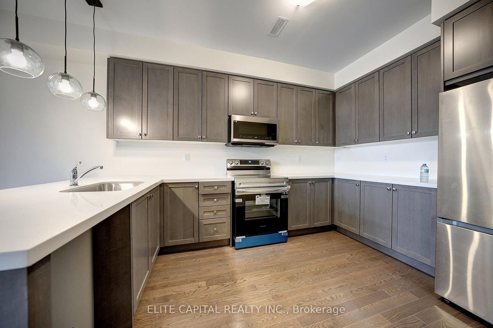 84 Holyrood Crescent - Image 4