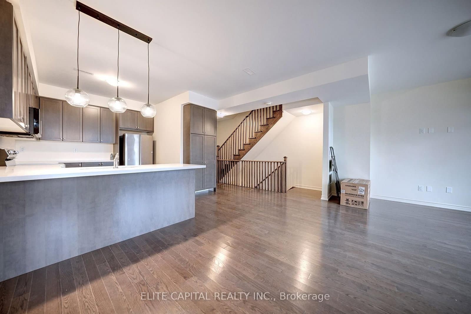84 Holyrood Crescent - Image 6