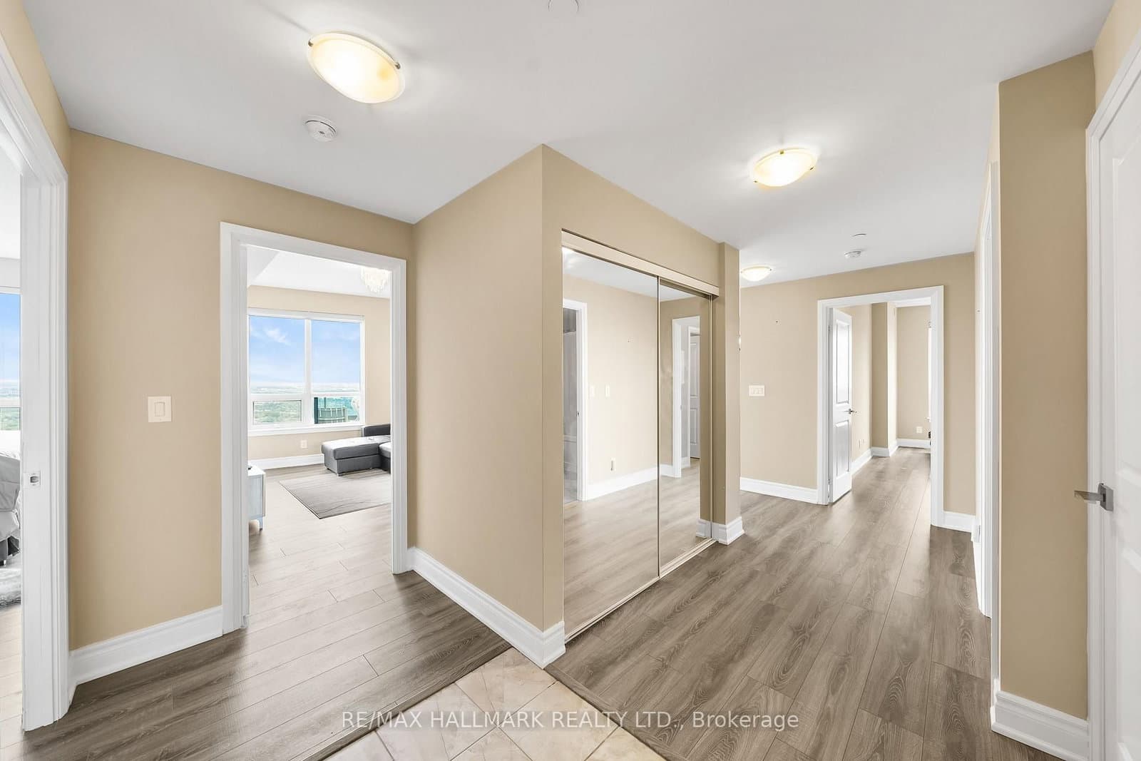 7171 Yonge Street, Unit PH301 - Image 5