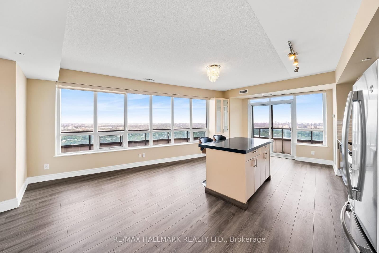 7171 Yonge Street, Unit PH301 - Image 6