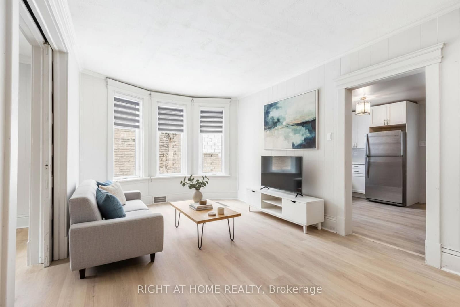 443 Ontario Street, Unit Main Floor - Image 3