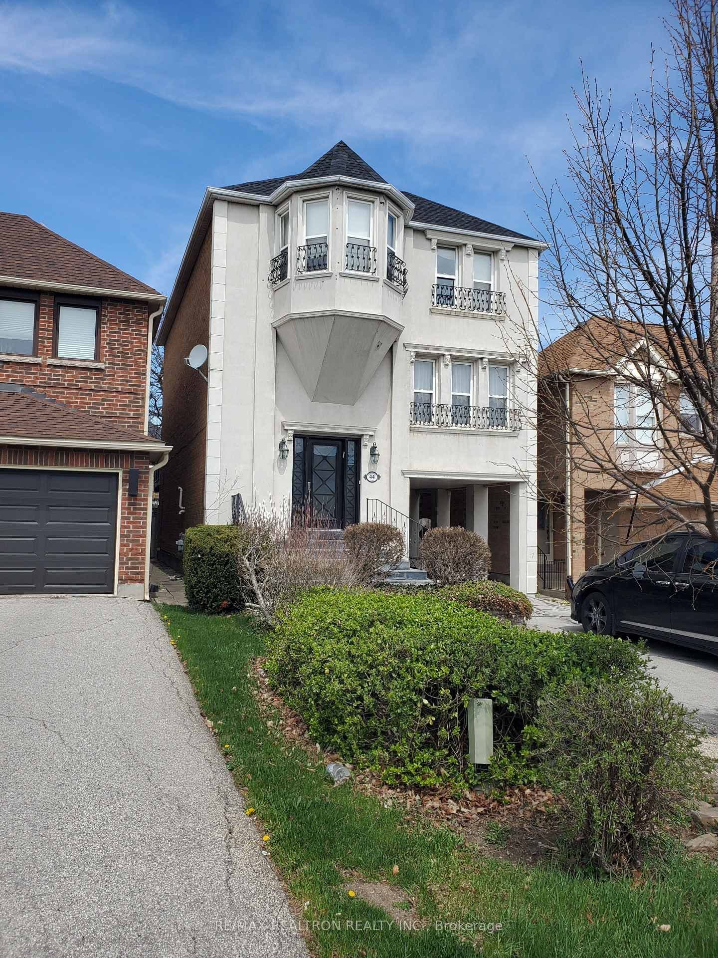 44 Roxborough Lane - Image 1
