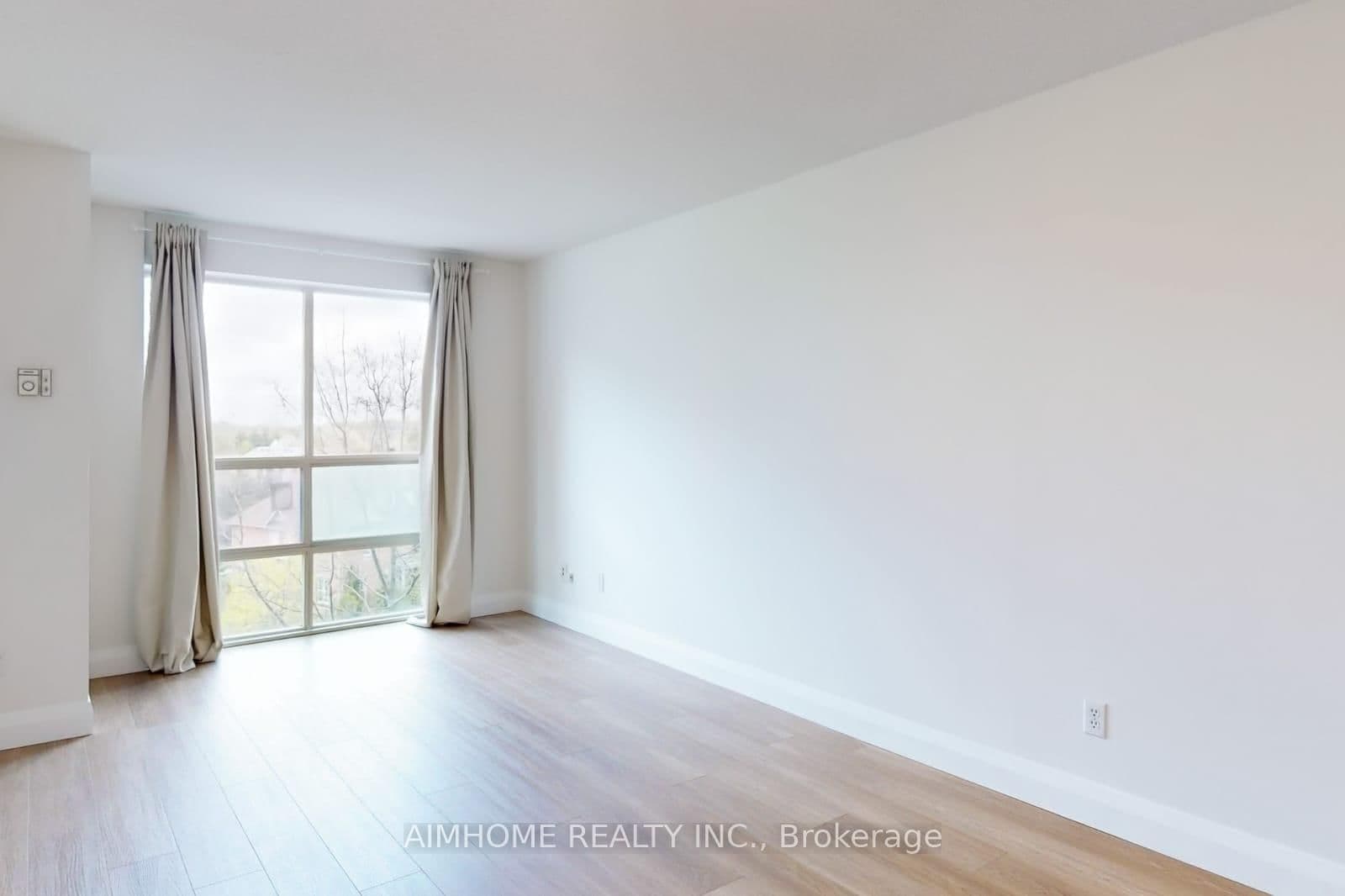 3 Ellesmere Street, Unit 413 - Image 5
