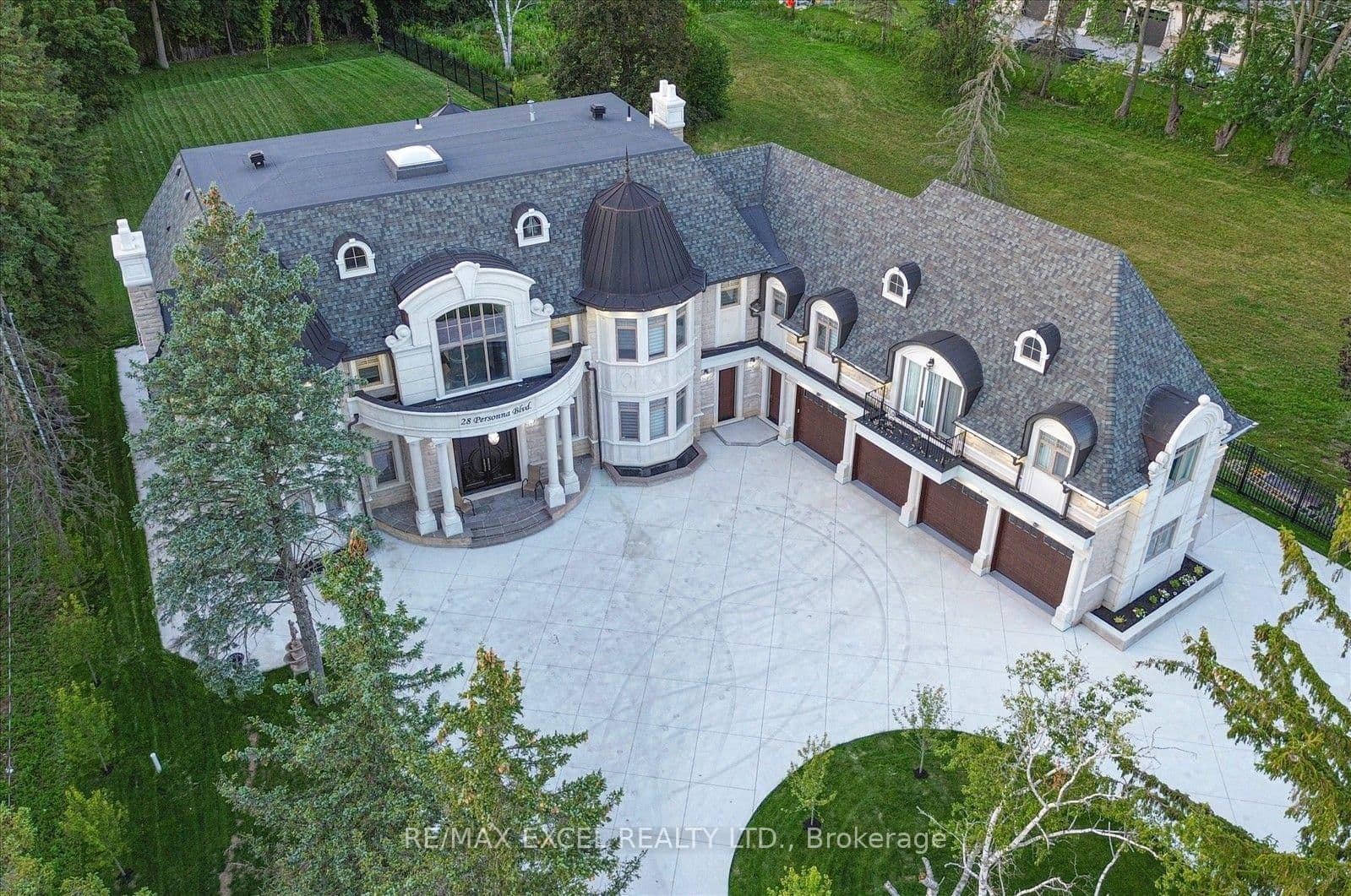 28 Personna Boulevard - Image 2