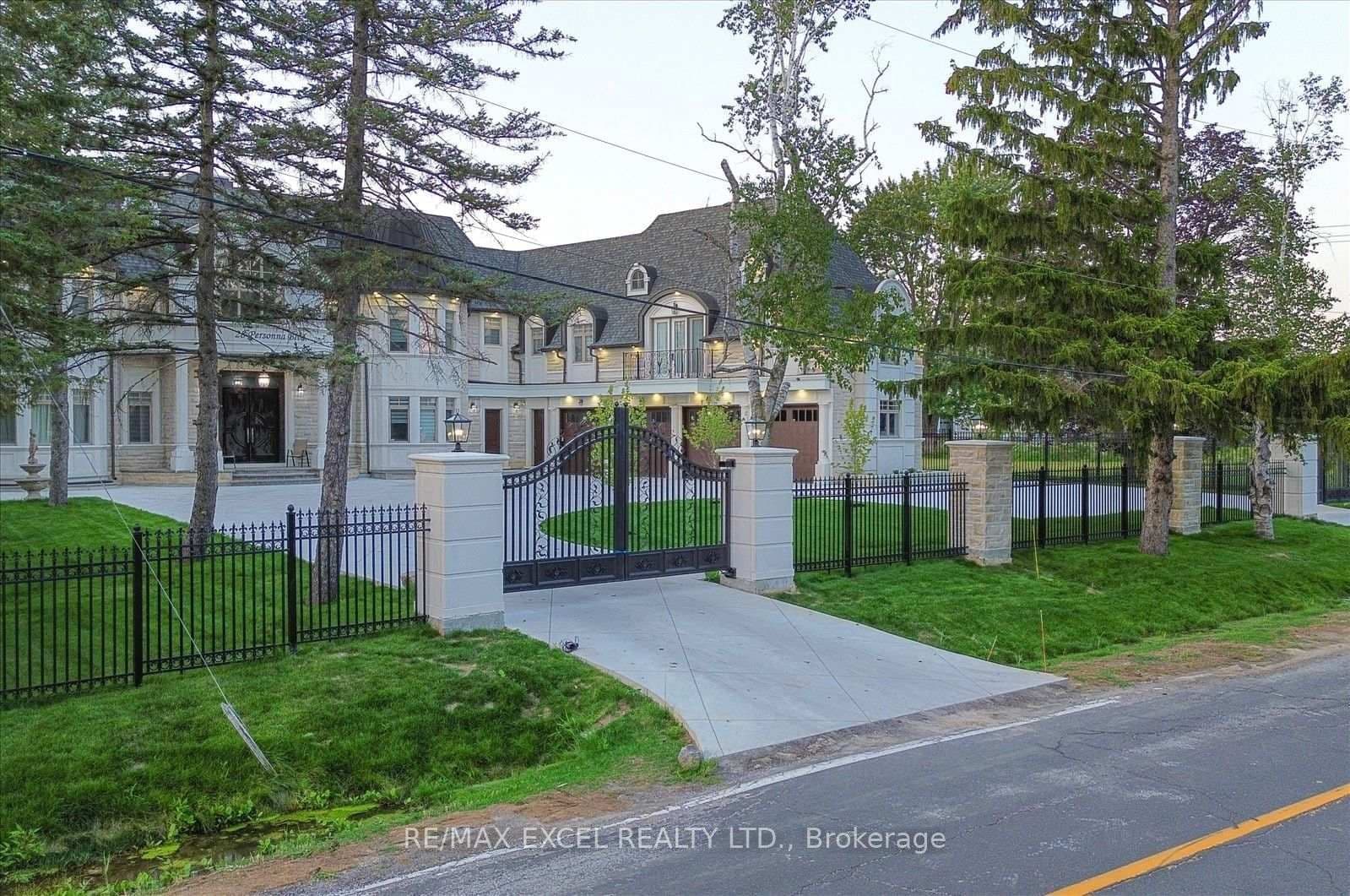 28 Personna Boulevard - Image 6