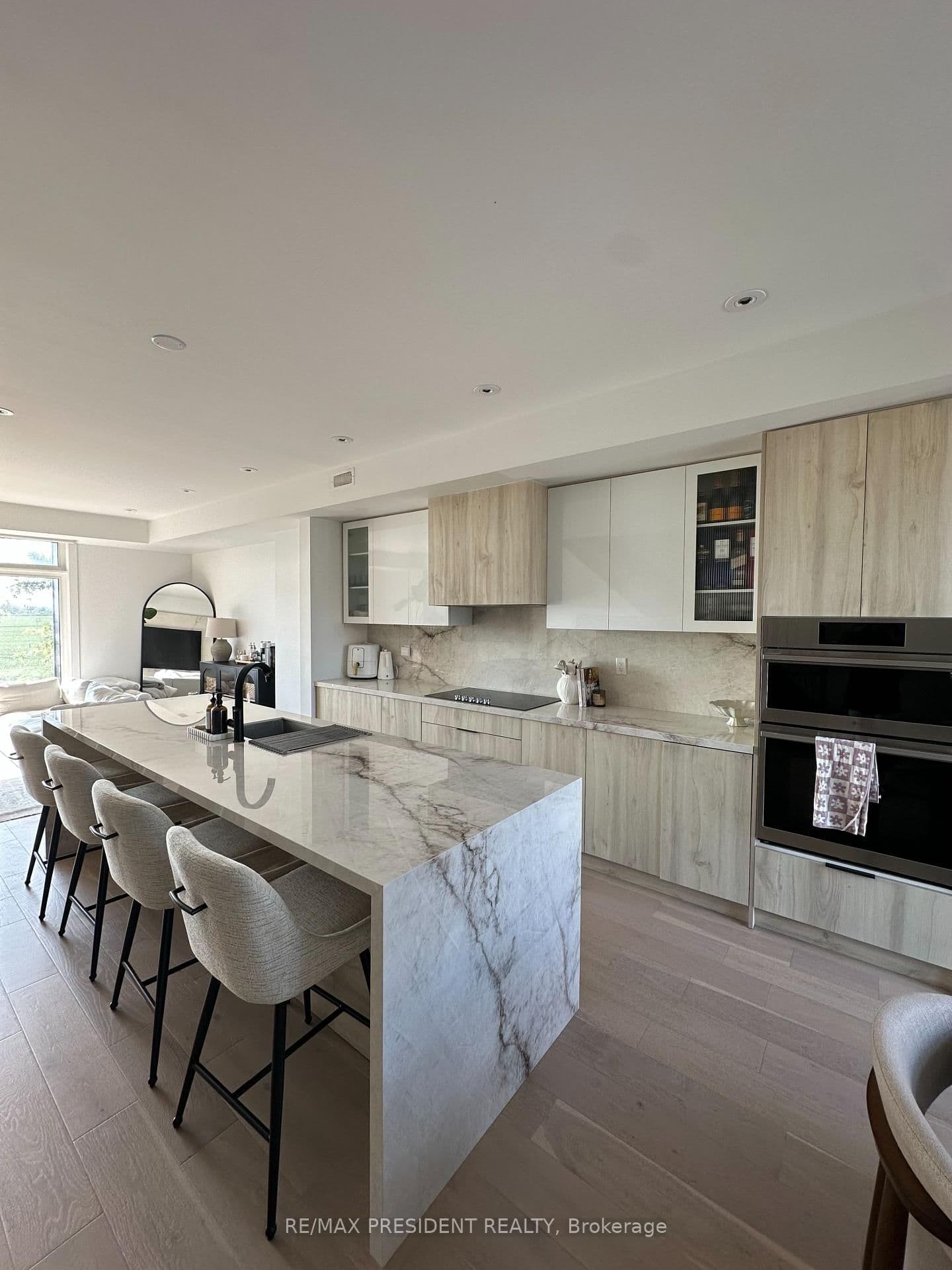63 Holyrood Crescent - Image 1