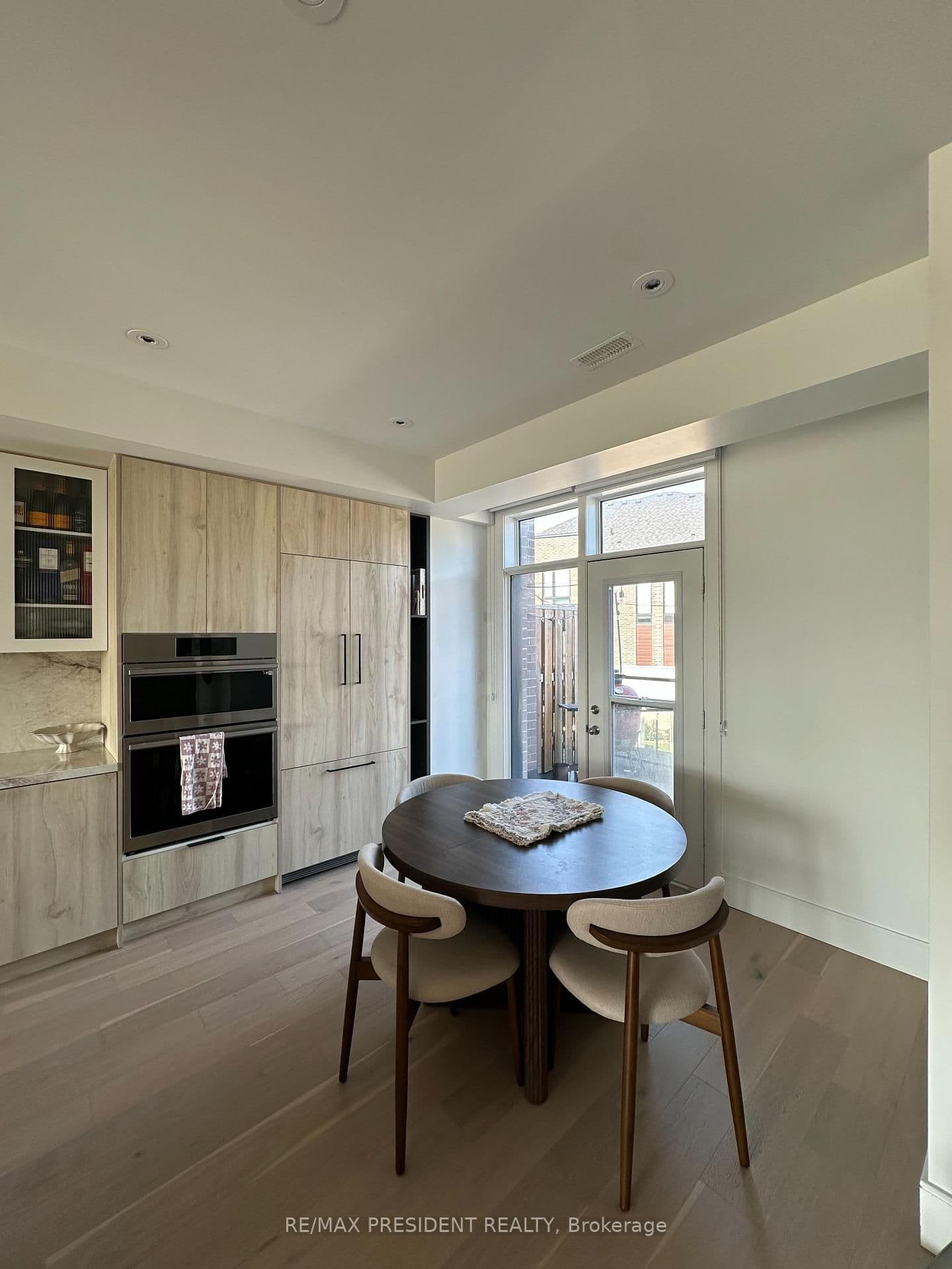 63 Holyrood Crescent - Image 2