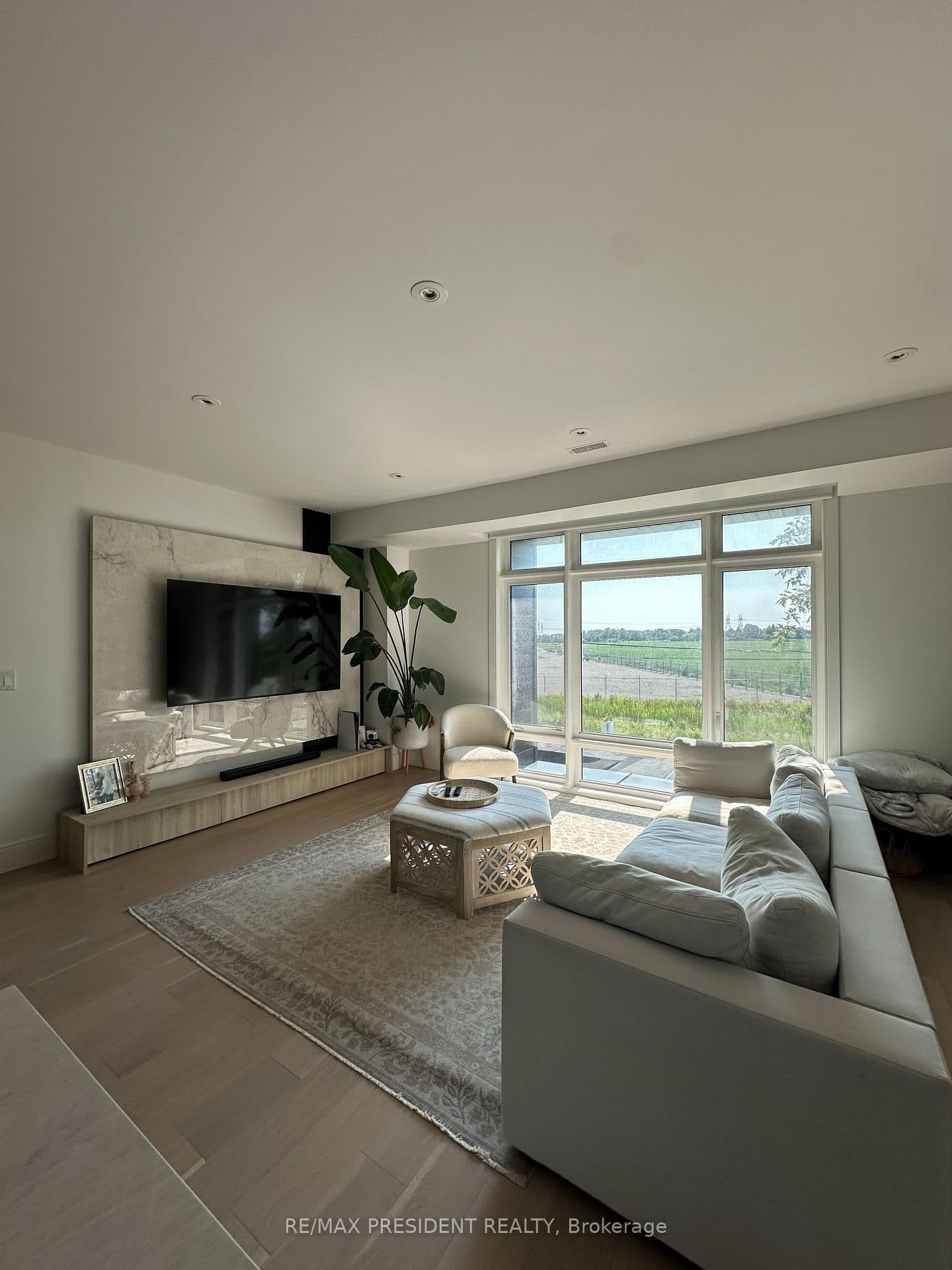 63 Holyrood Crescent - Image 4