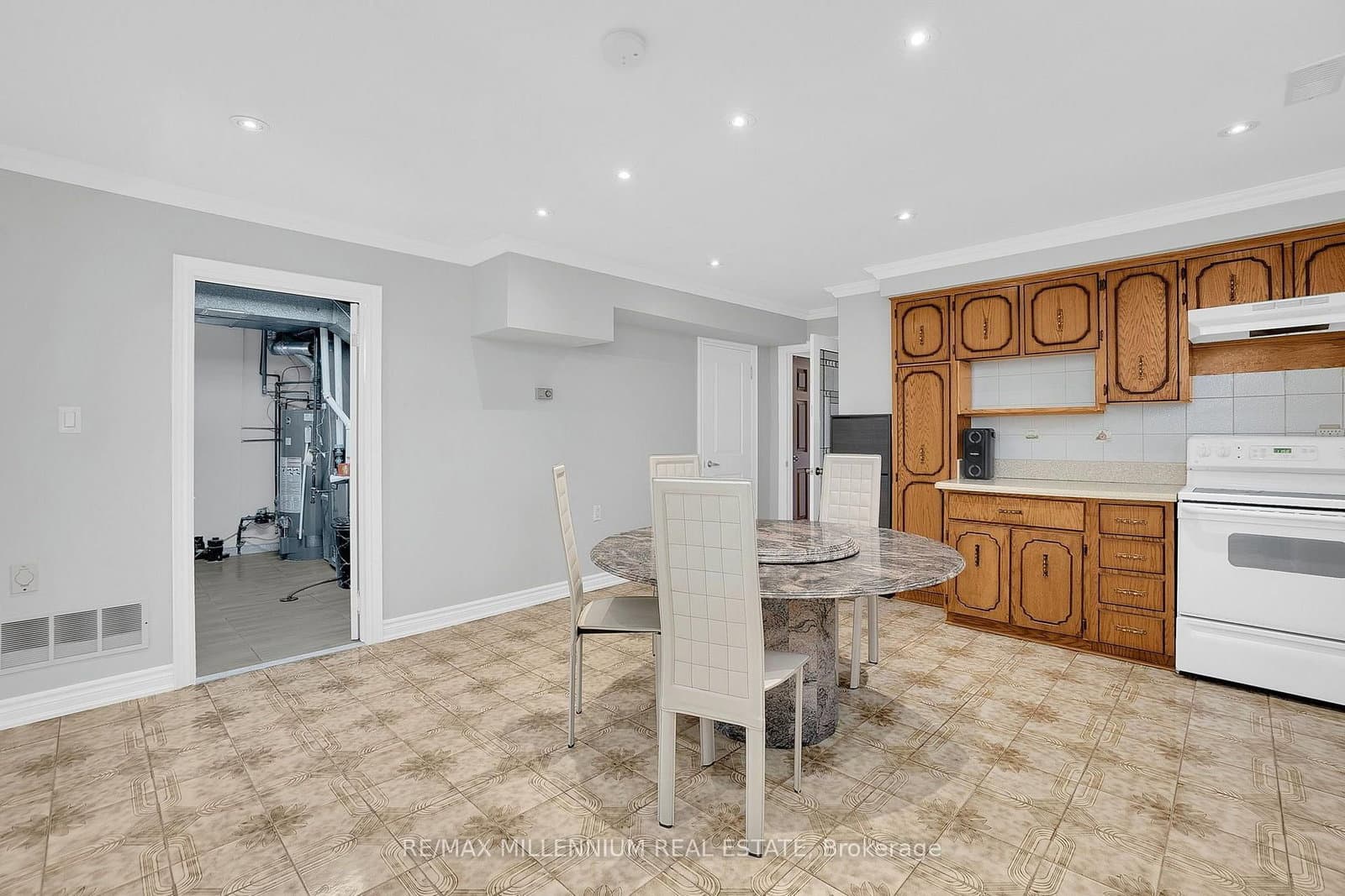 99 Willis Road, Unit Lower - Image 4