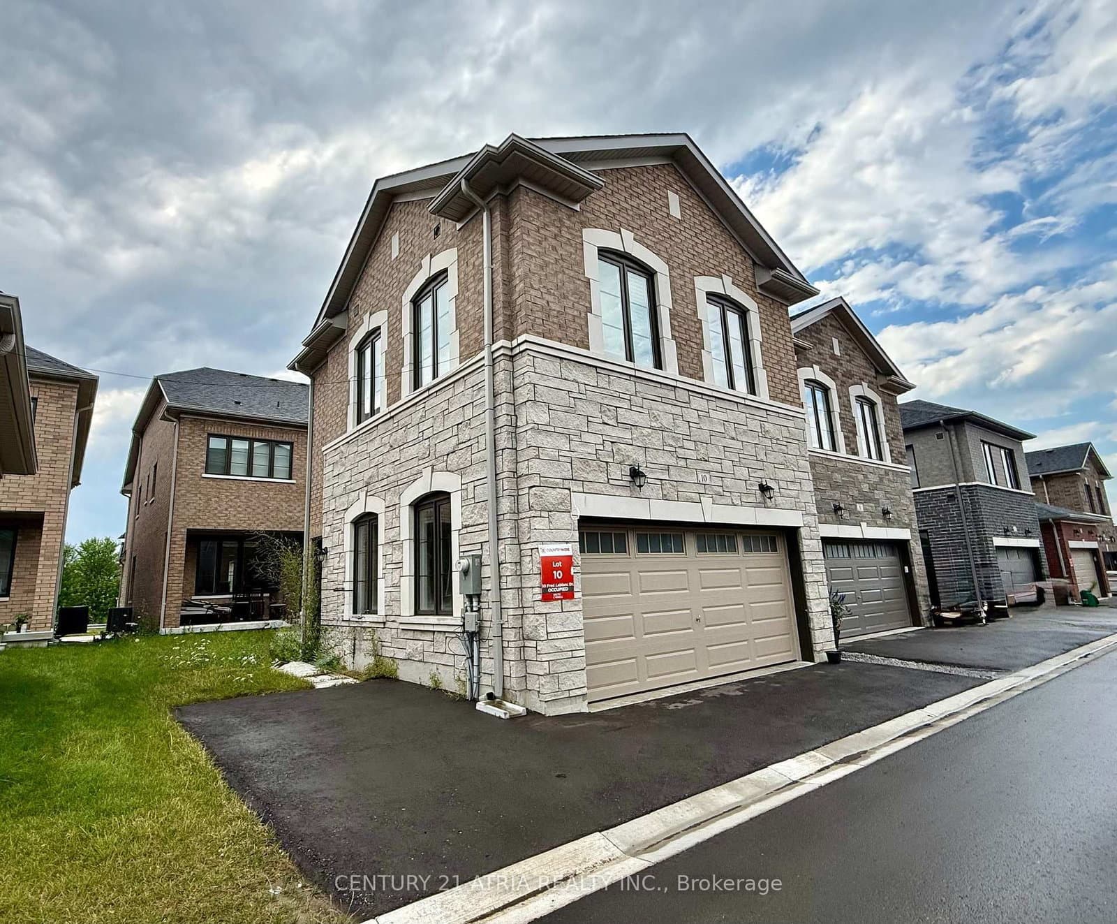 10 Fred Lablanc Drive, Unit Coach Hse - Image 1