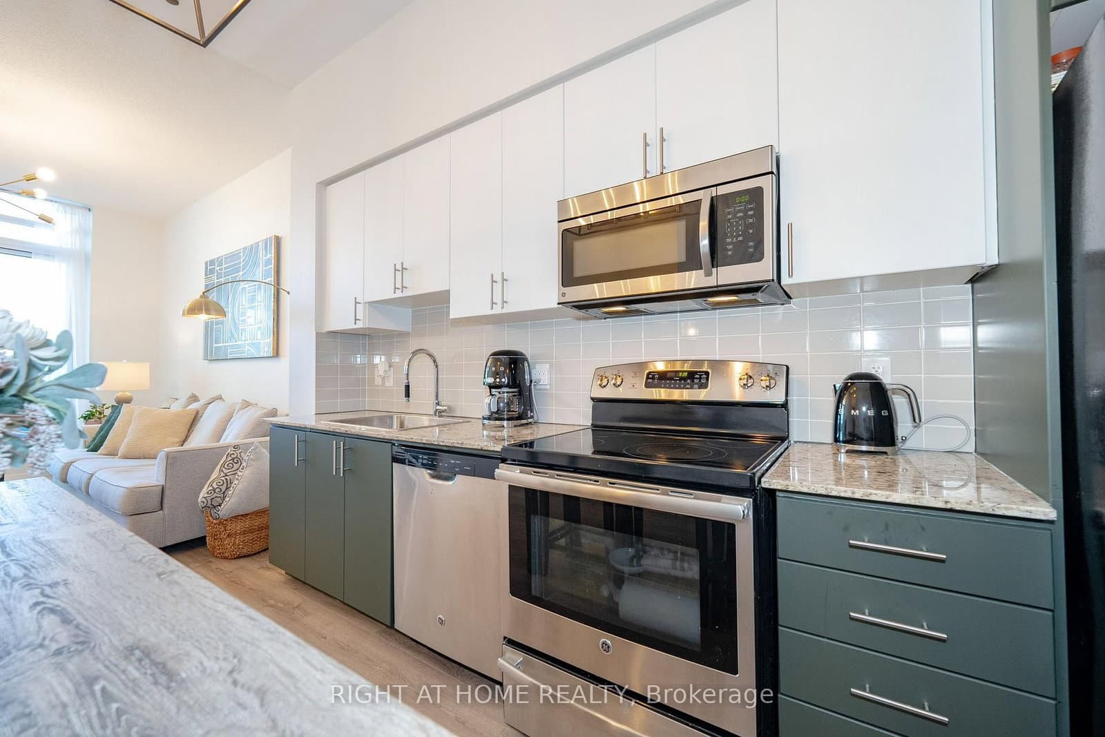 7171 Yonge Street, Unit 306 - Image 2