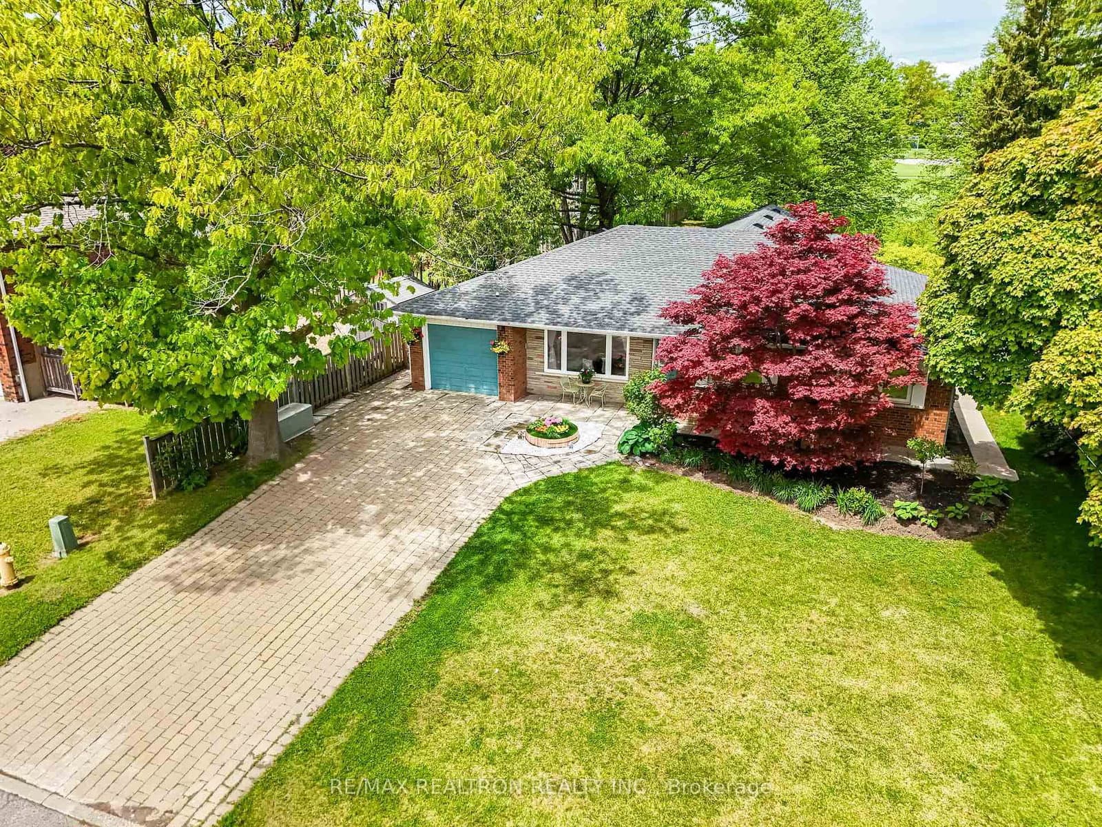 15 Lincoln Green Drive - Image 1