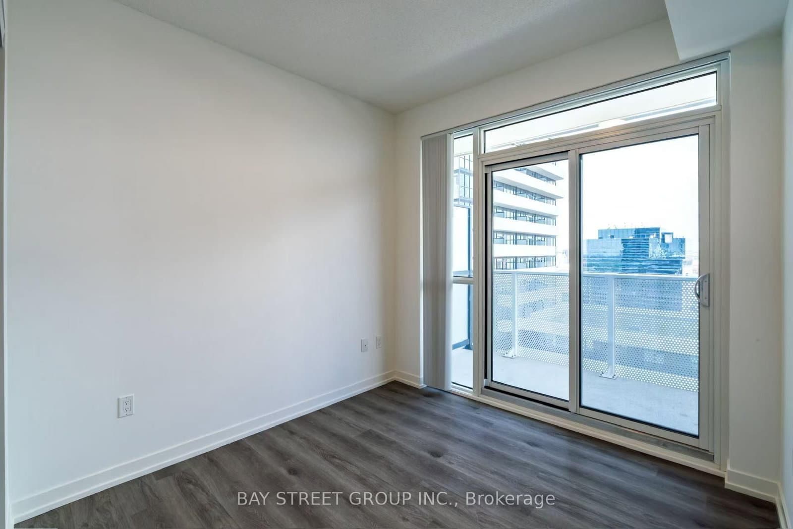 28 Interchange Way, Unit 1105 - Image 4