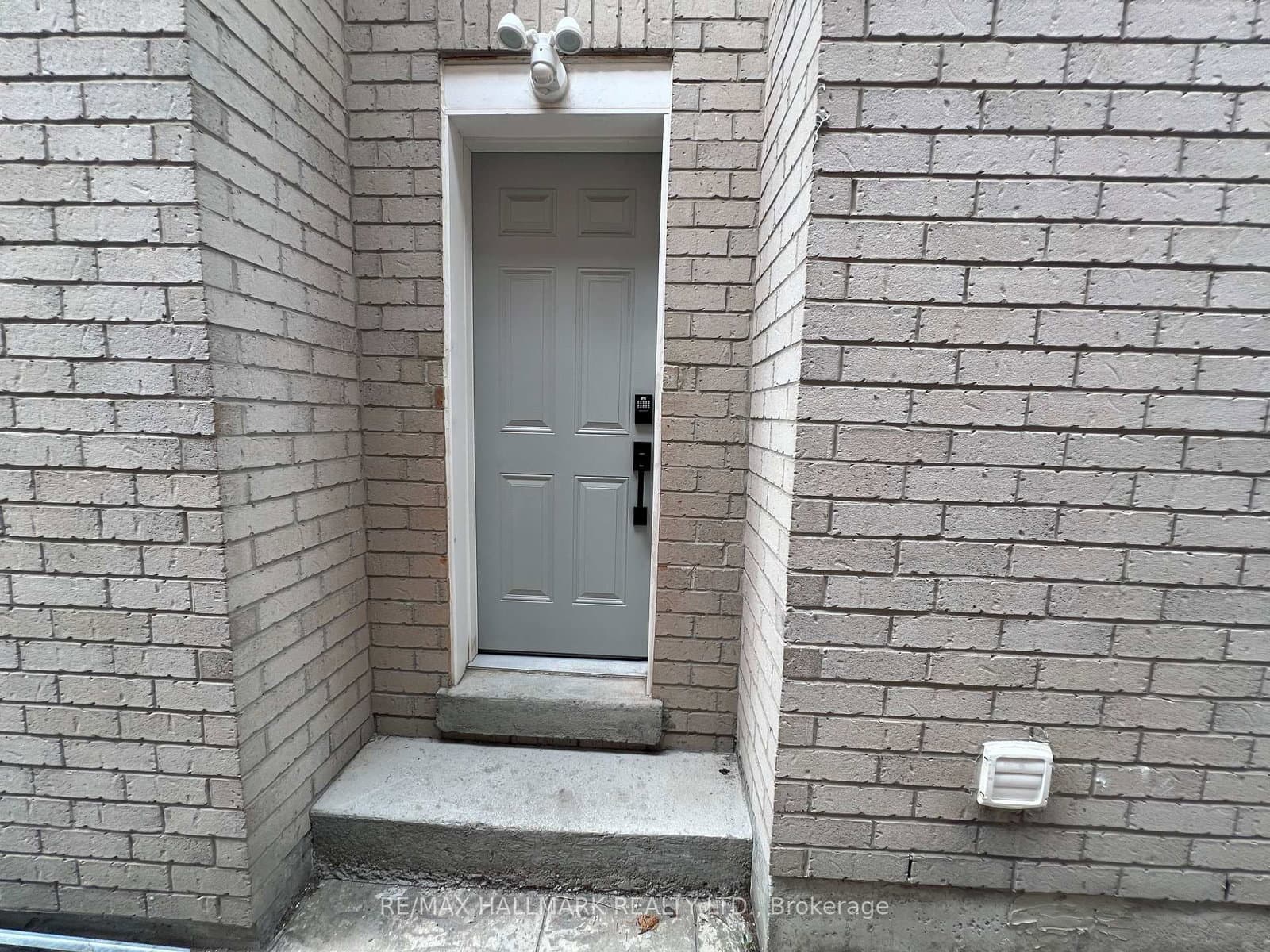 15 Cormorant Crescent, Unit Basement - Image 2