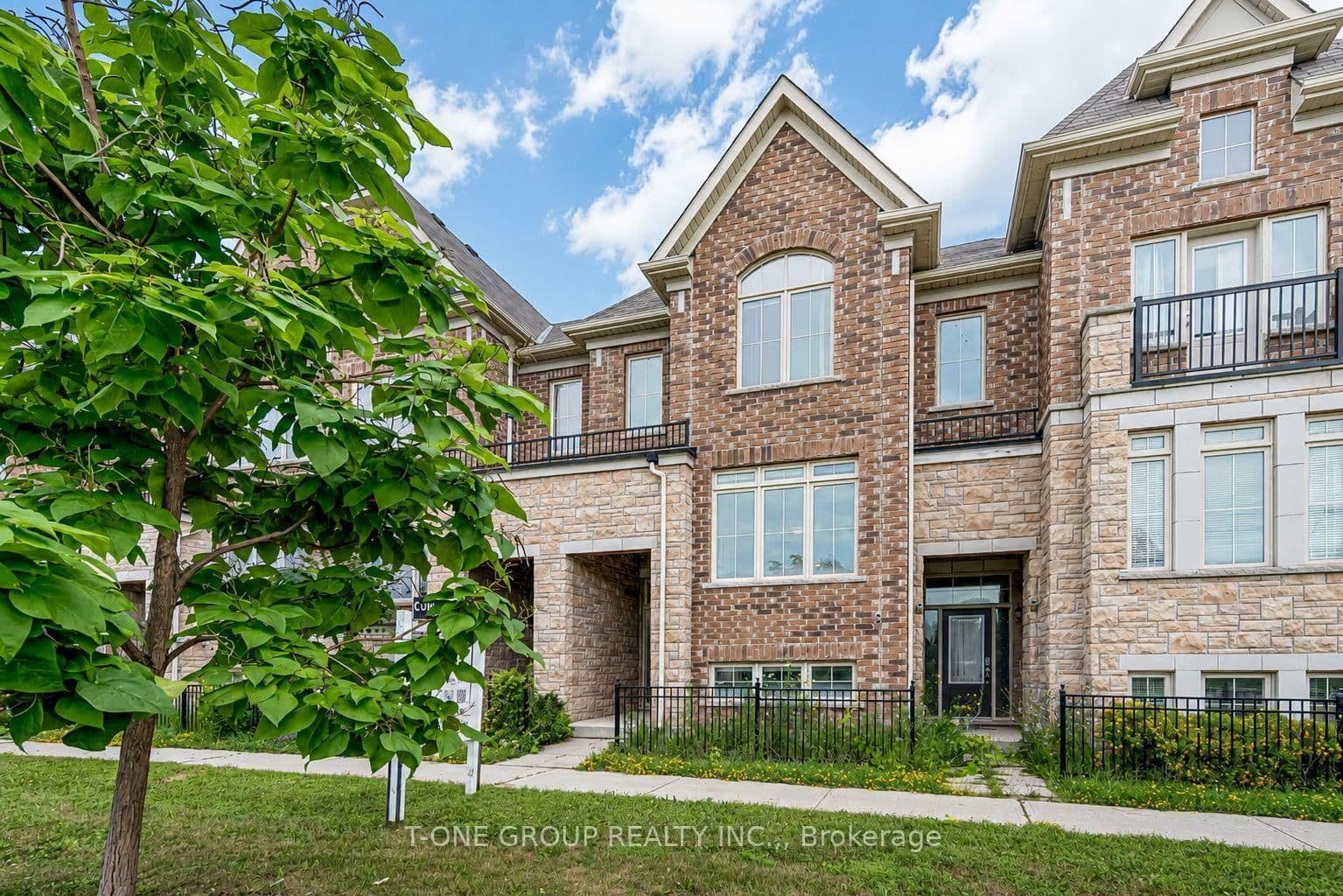 27 Sharbot Lane - Image 1